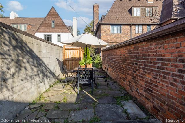 Builiding view fifty two for 42 Cranford, Grosse Pointe, MI. 48230