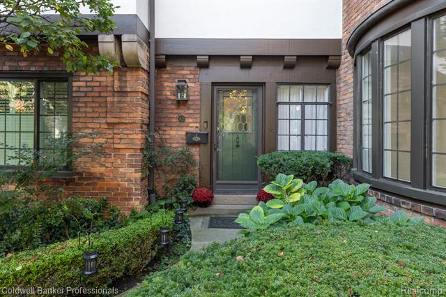 Builiding view forty five for 42 Cranford, Grosse Pointe, MI. 48230