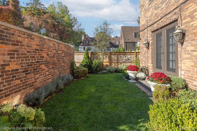 Builiding view forty nine for 42 Cranford, Grosse Pointe, MI. 48230