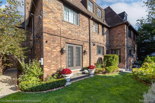 Builiding view forty seven for 42 Cranford, Grosse Pointe, MI. 48230