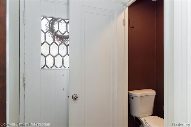 Builiding view seventeen for 42 Cranford, Grosse Pointe, MI. 48230