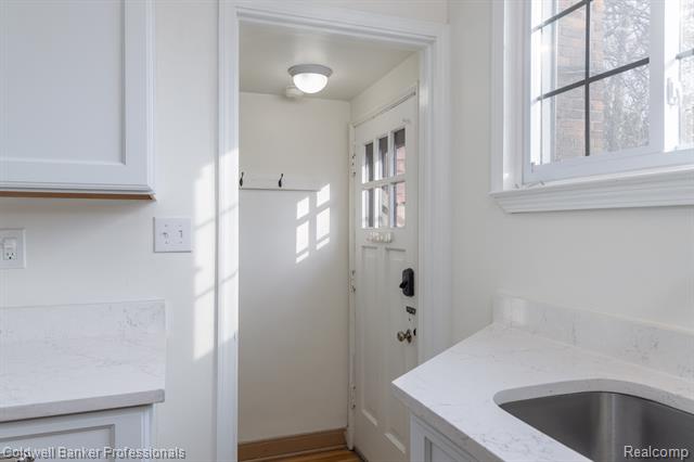 Builiding view thirteen for 42 Cranford, Grosse Pointe, MI. 48230