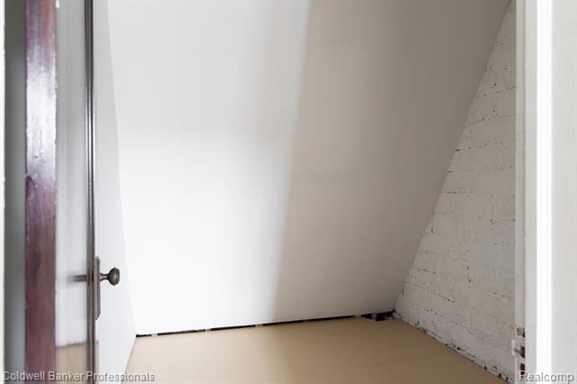 Builiding view thirty seven for 42 Cranford, Grosse Pointe, MI. 48230