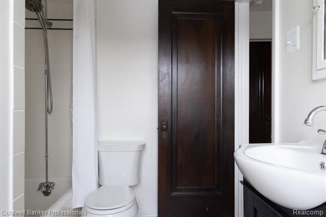 Builiding view twenty eight for 42 Cranford, Grosse Pointe, MI. 48230