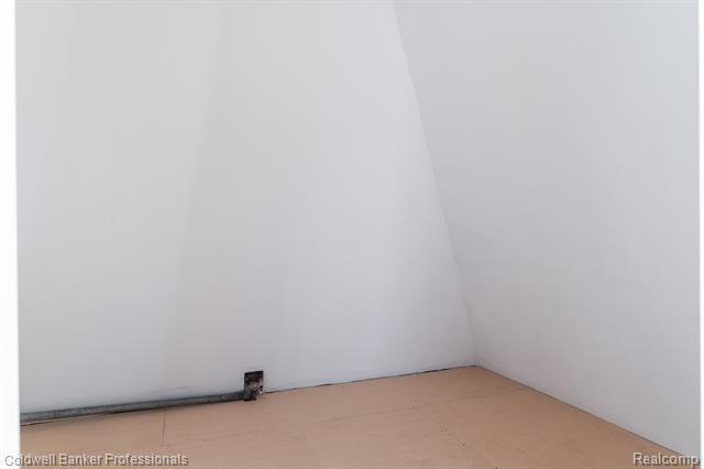 Builiding view twenty seven for 42 Cranford, Grosse Pointe, MI. 48230