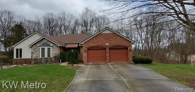 front view for 1735 Hidden Pond, Milford, Mi. 48380