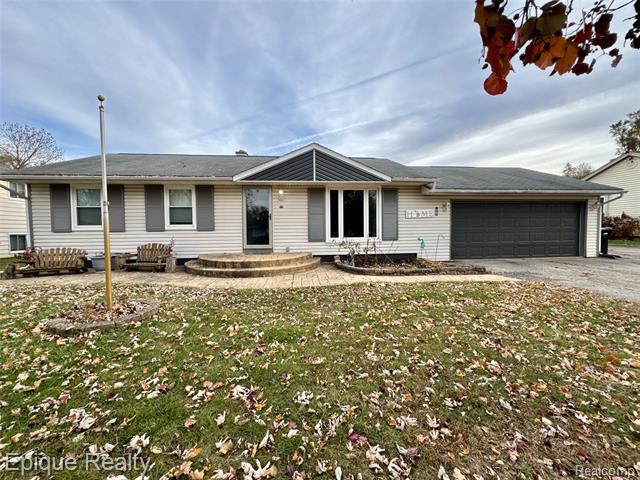 front view for 811 Los Arboles Dr, Walled Lake, Mi. 48390