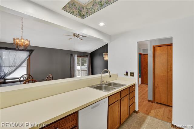 Builiding view five for 226 Meadow Pointe, Fenton, MI. 48430