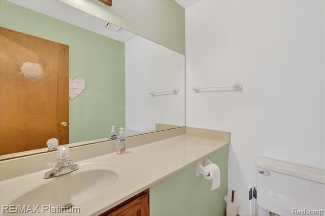 Builiding view fourteen for 226 Meadow Pointe, Fenton, MI. 48430