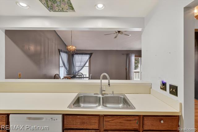 Builiding view six for 226 Meadow Pointe, Fenton, MI. 48430