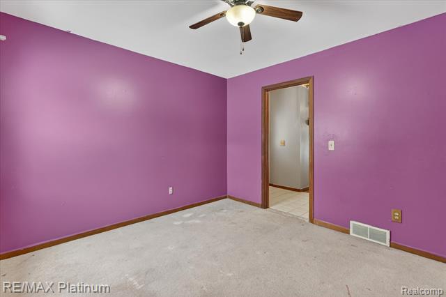 Builiding view sixteen for 226 Meadow Pointe, Fenton, MI. 48430