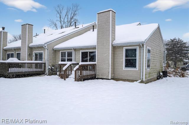 Builiding view thirty four for 226 Meadow Pointe, Fenton, MI. 48430