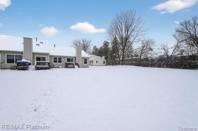 Builiding view thirty for 226 Meadow Pointe, Fenton, MI. 48430