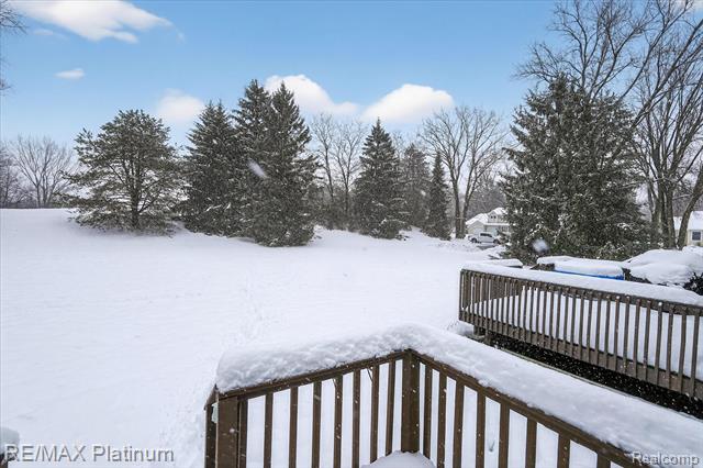 Builiding view twenty eight for 226 Meadow Pointe, Fenton, MI. 48430