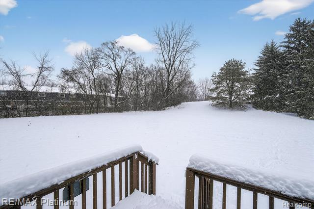 Builiding view twenty nine for 226 Meadow Pointe, Fenton, MI. 48430