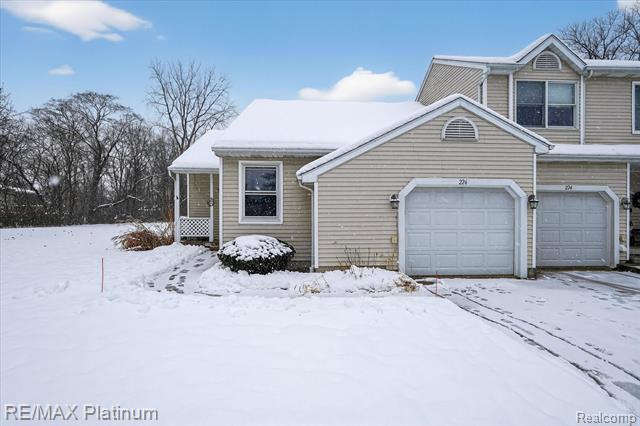 Builiding view two for 226 Meadow Pointe, Fenton, MI. 48430
