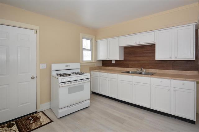 Builiding view eight for 80 Vineyard, Battle Creek, MI. 49037