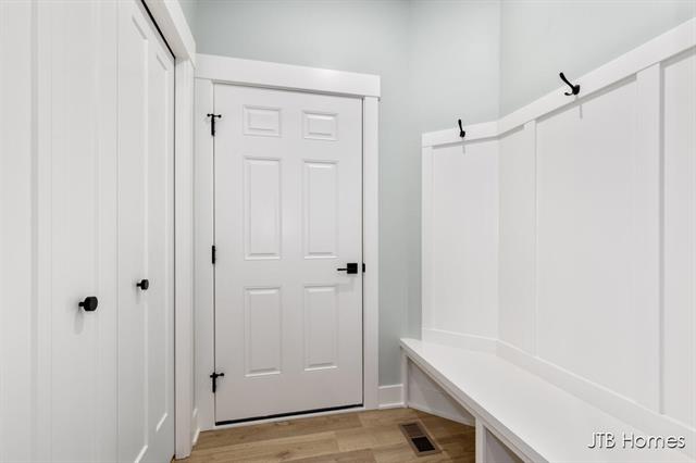 Builiding view nineteen for 5548 Albright, Grandville, MI. 49418