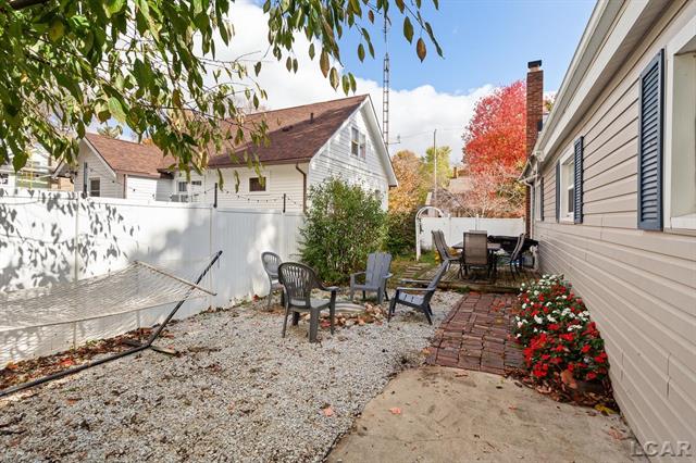 Builiding view thirty three for 215 Oneida, Tecumseh, MI. 49286