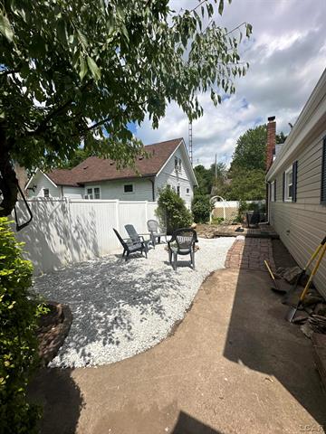 Builiding view thirty two for 215 Oneida, Tecumseh, MI. 49286