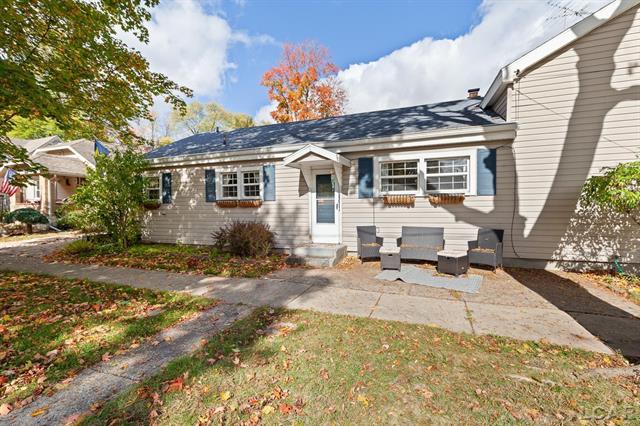 Builiding view thirty for 215 Oneida, Tecumseh, MI. 49286