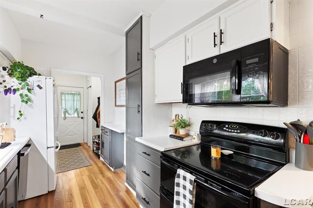 Builiding view twelve for 215 Oneida, Tecumseh, MI. 49286