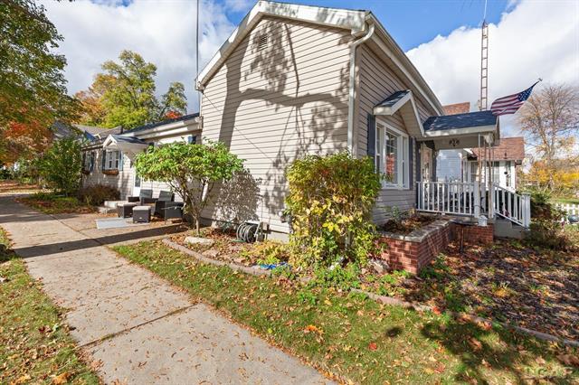 Builiding view twenty eight for 215 Oneida, Tecumseh, MI. 49286