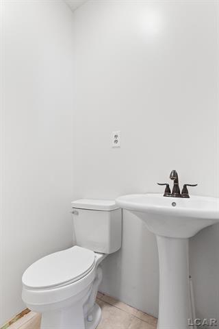 Builiding view twenty five for 215 Oneida, Tecumseh, MI. 49286