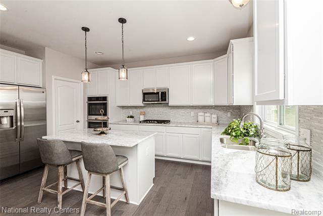 Builiding view eight for 53183 Woodland Meadows, New Baltimore, MI. 48047