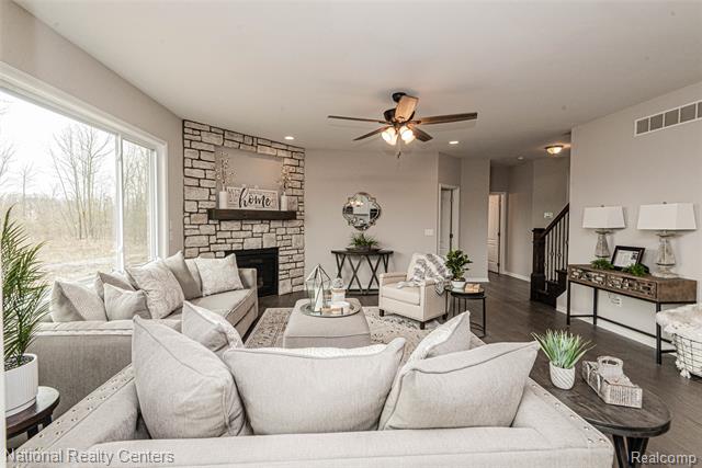 Builiding view eleven for 53183 Woodland Meadows, New Baltimore, MI. 48047