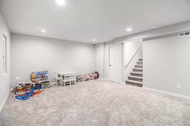 Builiding view eighteen for 47223 Silver Oaks, Mattawan, MI. 49071