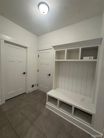 Builiding view thirty three for 22615 Novi, Novi, MI. 48375