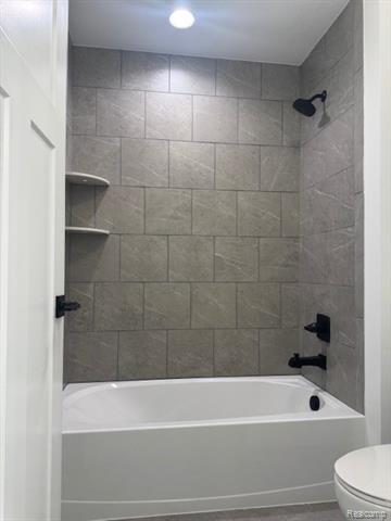 Builiding view thirty two for 22615 Novi, Novi, MI. 48375