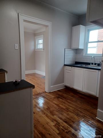 Builiding view five for 15496 Minock, Detroit, MI. 48223