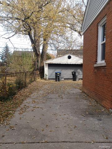 Builiding view four for 15496 Minock, Detroit, MI. 48223