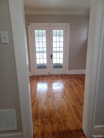 Builiding view six for 15496 Minock, Detroit, MI. 48223