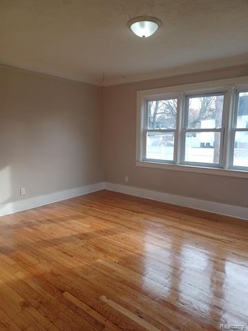 Builiding view ten for 15496 Minock, Detroit, MI. 48223