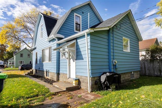 Builiding view eighteen for 1108 Linn, Bay City, MI. 48706