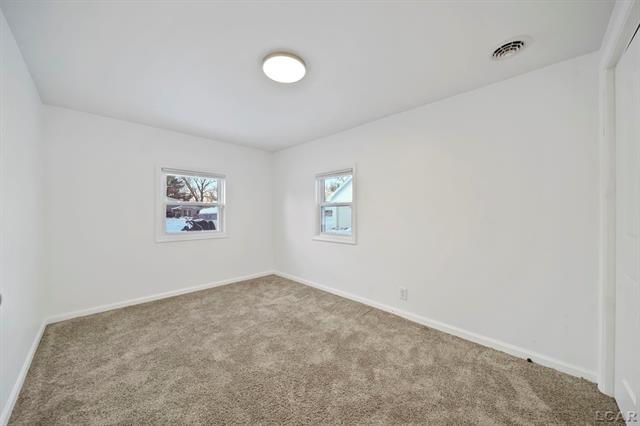 Builiding view fifteen for 528 18Th, Jackson, MI. 49203