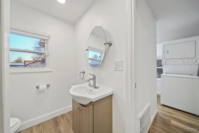 Builiding view nineteen for 528 18Th, Jackson, MI. 49203