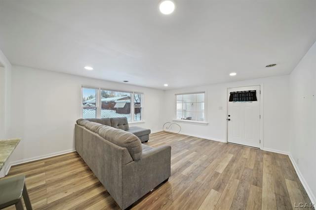 Builiding view seven for 528 18Th, Jackson, MI. 49203