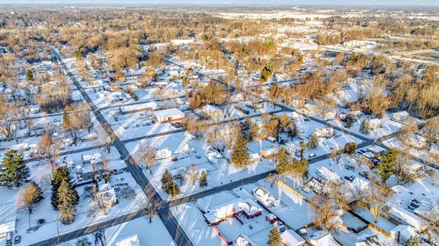 Builiding view thirty two for 528 18Th, Jackson, MI. 49203