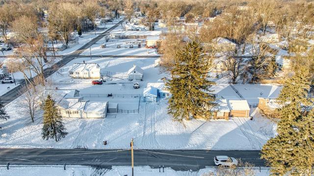 Builiding view thirty for 528 18Th, Jackson, MI. 49203