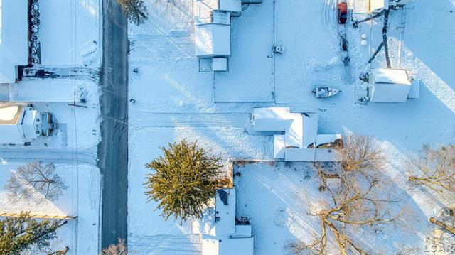 Builiding view twenty eight for 528 18Th, Jackson, MI. 49203