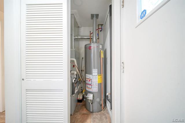 Builiding view twenty one for 528 18Th, Jackson, MI. 49203