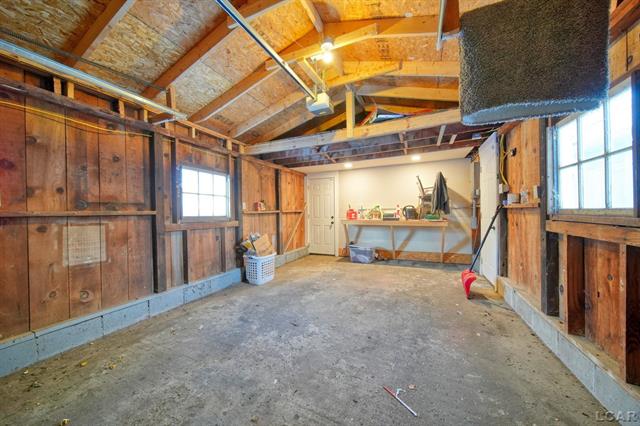 Builiding view twenty three for 528 18Th, Jackson, MI. 49203