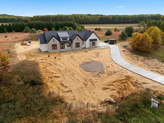 front view for 61121 Airpark Lane, Mattawan, Mi. 49071