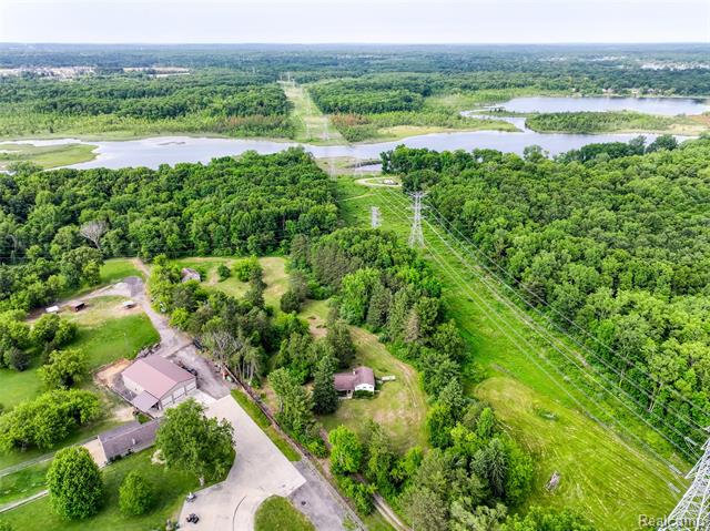 Builiding view thirty five for 3020 Glengary, Commerce Township, MI. 48382
