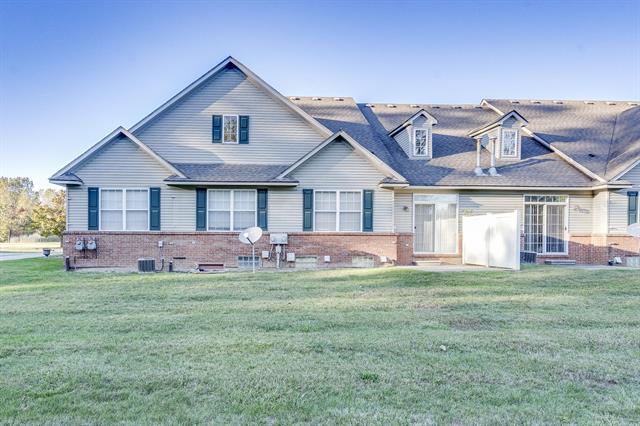 Builiding view forty one for 29581 Trail Creek, New Boston, MI. 48164