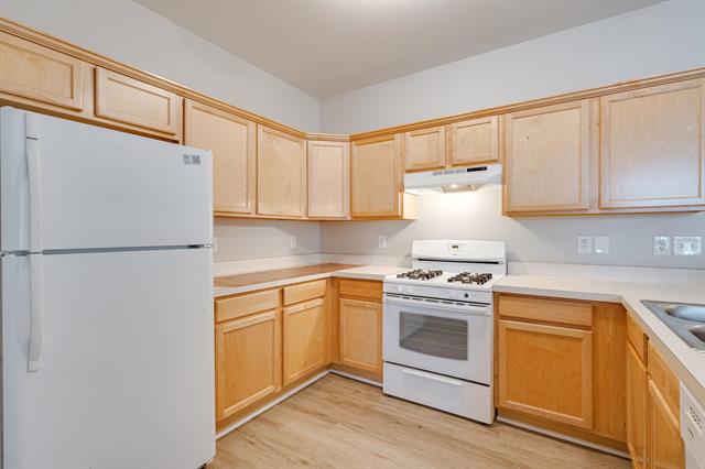 Builiding view seventeen for 29581 Trail Creek, New Boston, MI. 48164